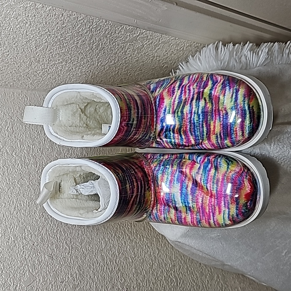 UGG Classic Clear Pixelate Boots - Picture 4 of 12
